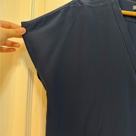 Vince Elegant Navy V-Neck Women's Top - Picture 9 of 13